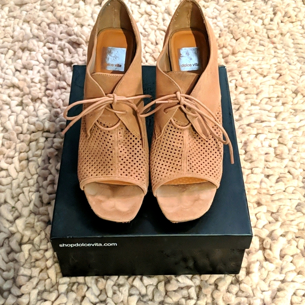 Shoe